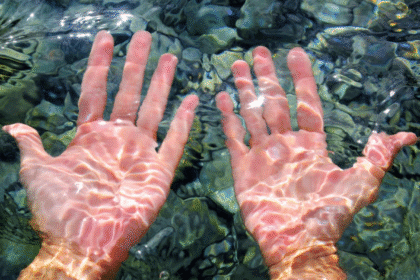 Parmak izleri boya olmadan da çıkarılabilir – sıradan su kullanılarak